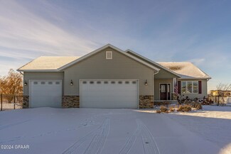 4124 Sun Cir, Grand Forks, ND 58201