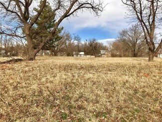 313 W Locust Ave, Sayre, OK 73662