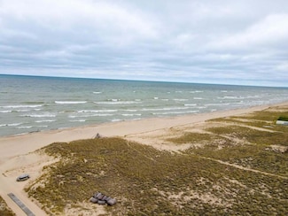 492 Ridgeway St, St. Joseph, MI 49085