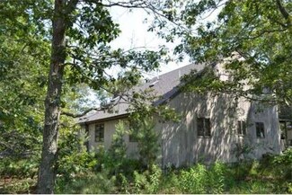 9 Huntington Ave, Vineyard Haven, MA 02568