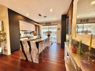 906 NE 28th St, Wilton Manors, FL 33334