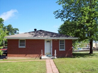 1221 Samson Dr, Linn, MO 65051