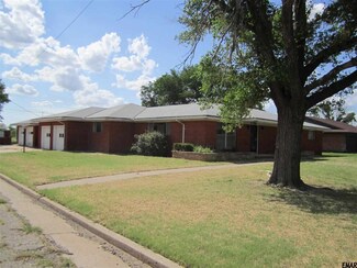 223 S 7th St, Medford, OK 73759