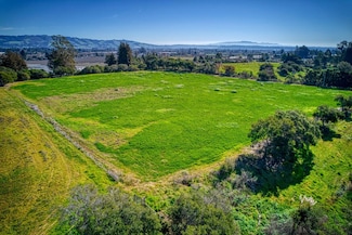 571 Calabasas Rd, Watsonville, CA 95076