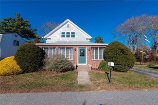 43 Chester Ave, Warwick, RI 02889