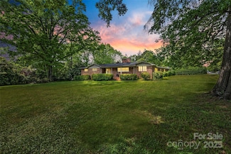 3330 Foxcroft Rd, Charlotte, NC 28211