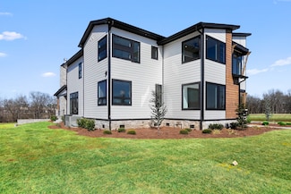 2030 Queenie Johns Dr, Murfreesboro, TN 37128
