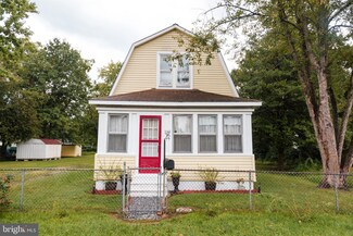 18 Maple Ave, Elsmere, DE 19805