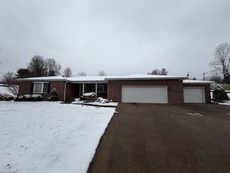 901 Riverview Dr, Fairmont, WV 26554