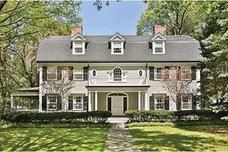40 Norfolk Rd, Chestnut Hill, MA 02467
