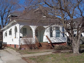 310 N 15th St, Centerville, IA 52544