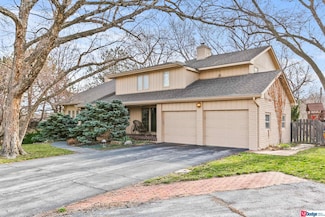 305 Heavenly Dr, Omaha, NE 68154