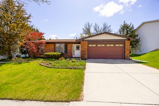 2509 Yellow Star St, Woodridge, IL 60517
