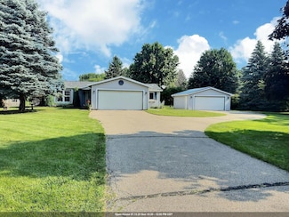 W732 Oak Dr, Berlin, WI 54923