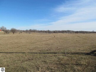 2469 17 Mile Rd, Marion, MI 49665
