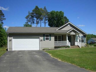 14 Pinewood Ln, Transfer, PA 16154
