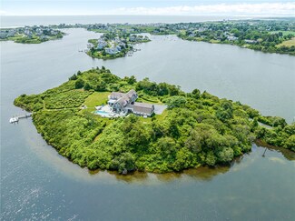 98 Segar Ct, Wakefield, RI 02879