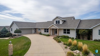 300 Calumet Cir, Yankton, SD 57078