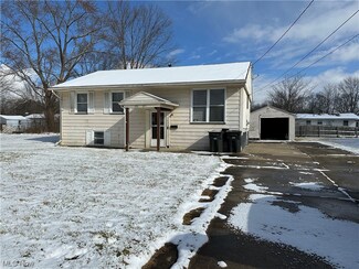 1733 Sweetbriar St SW, Warren, OH 44485