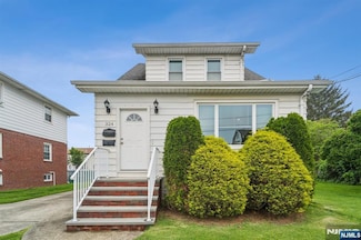 324 3rd St, Saddle Brook, NJ 07663