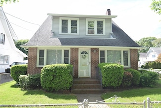 57 Nieman Ave, Lynbrook, NY 11563
