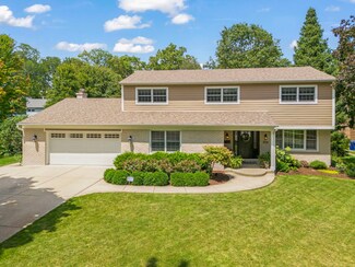 163 W Elm St, Wheaton, IL 60189