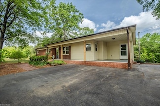 1401 Walnut St, Reidsville, NC 27320