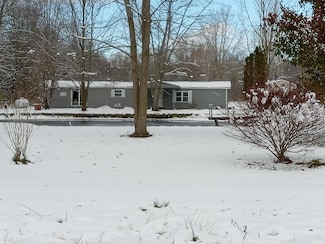 6376 Ravenswood Rd, Kimball, MI 48074