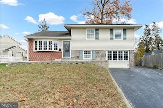 1114 Wynnbrook Rd, Secane, PA 19018