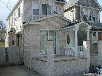 95-16 82nd St, Jamaica, NY 11416