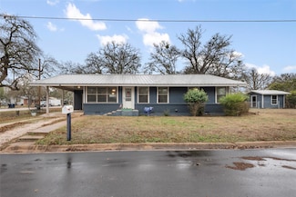 308 6th St, Burnet, TX 78611