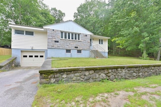 55 Epping St, Raymond, NH 03077