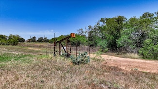 2318 Warncke Rd, La Vernia, TX 78121