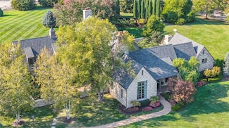 10400 Howe Ln, Leawood, KS 66206