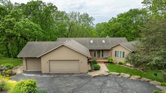 11 Peninsula Dr, Galena, IL 61036