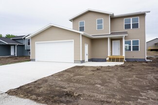 27 26th St SW, Watertown, SD 57201
