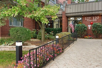 127 Acacia Cir Unit 304, Indian Head Park, IL 60525