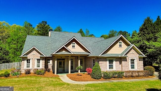 152 Rivers Edge Dr, Forsyth, GA 31029