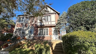 4421 Fessenden St NW, Washington, DC 20016