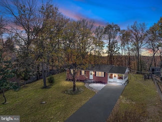 456 Maple Leaf Dr, Edgewater, MD 21037