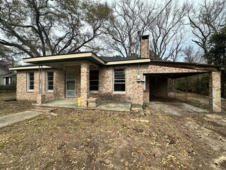 1379 U S 190, Woodville, TX 75979