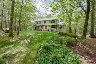 17 Stonecleave Ln, Groton, MA 01450