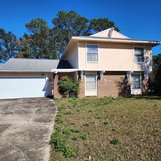 25 Lake Lorraine Cir, Shalimar, FL 32579