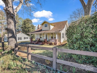 110 N Lyles Ave, Landrum, SC 29356