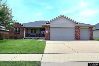 3147 Applewood Dr, Fremont, NE 68025