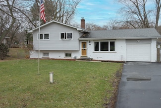 6209 Sands Rd, Crystal Lake, IL 60014