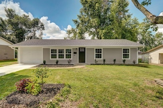 116 E Hadley St, Aurora, MO 65605
