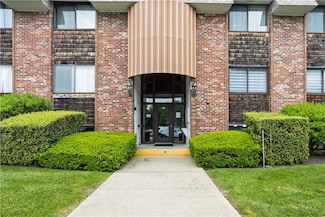510 Child St Unit 105B, Warren, RI 02885
