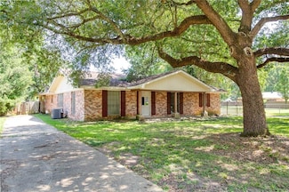 5715 Circle Dr, Alexandria, LA 71301