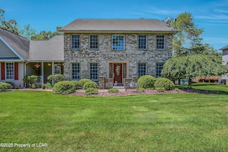 22 Greystone Dr, Mountain Top, PA 18707